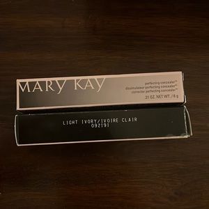 Mary Kay Perfecting Concealer-LIGHT IVORY